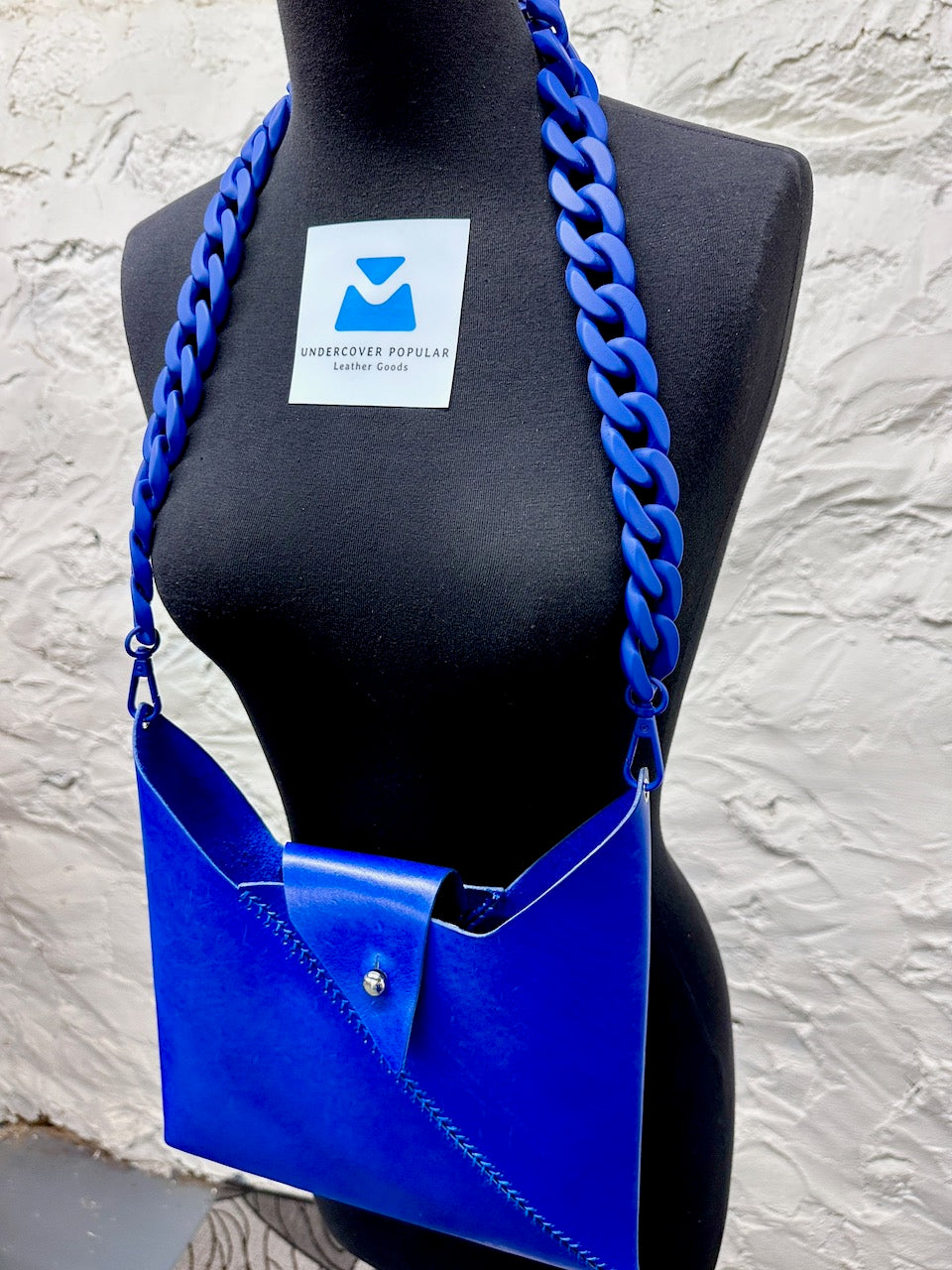 "The Bamber Vee" in Cobalt blue