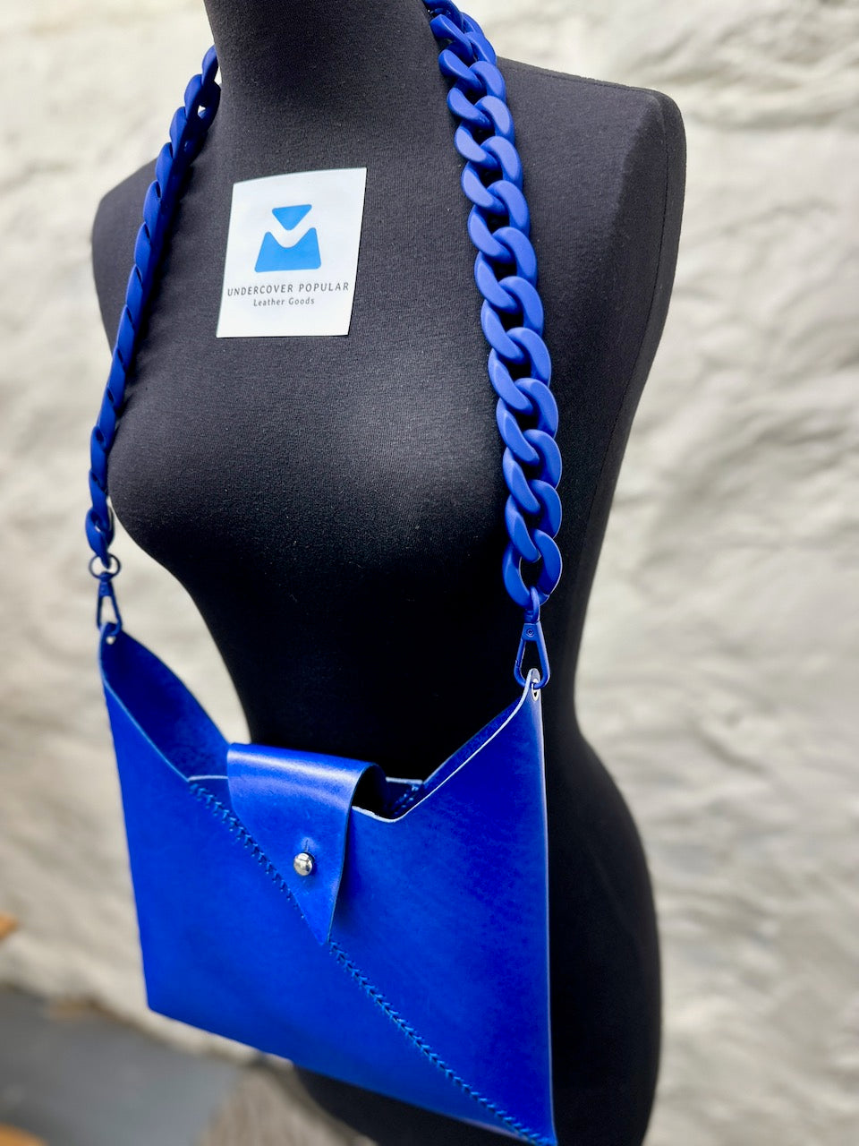 "The Bamber Vee" in Cobalt blue