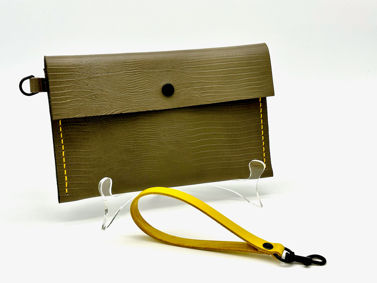 "Pop of Color Wristlet" in Gray