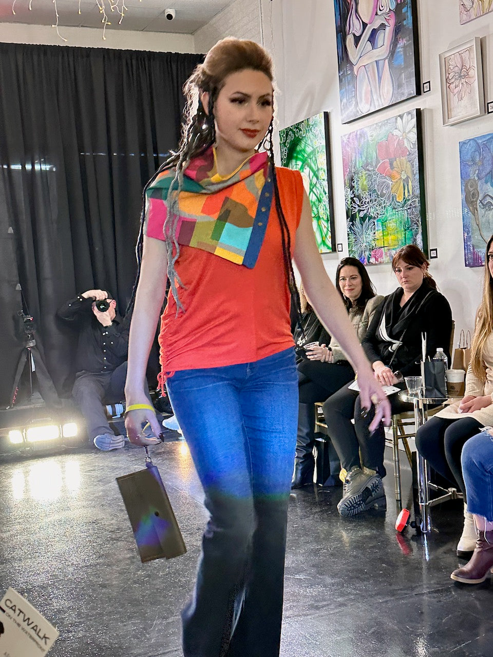 "Pop of Color Wristlet" in Gray