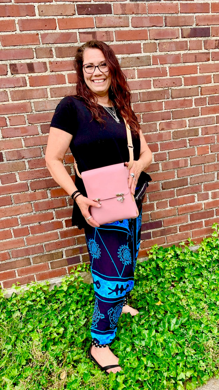 "The Denise" Leather Messenger in Pink