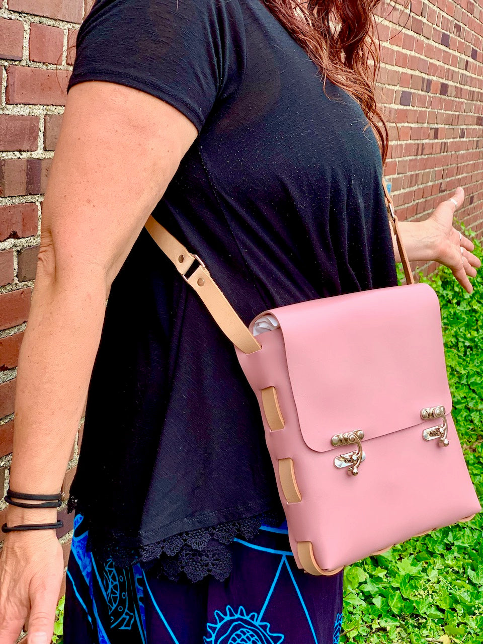 "The Denise" Leather Messenger in Pink