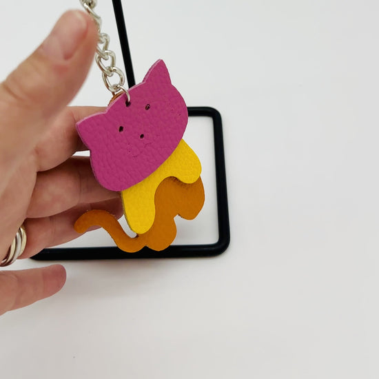 movie shows three moving parts in cat key chain