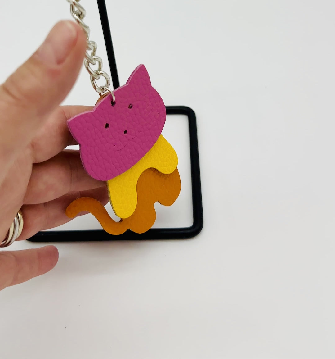 movie shows three moving parts in cat key chain
